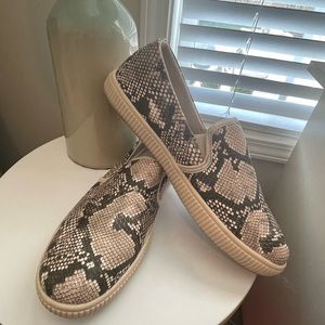 COPY - Comfort view snake skin slip one! Like new!